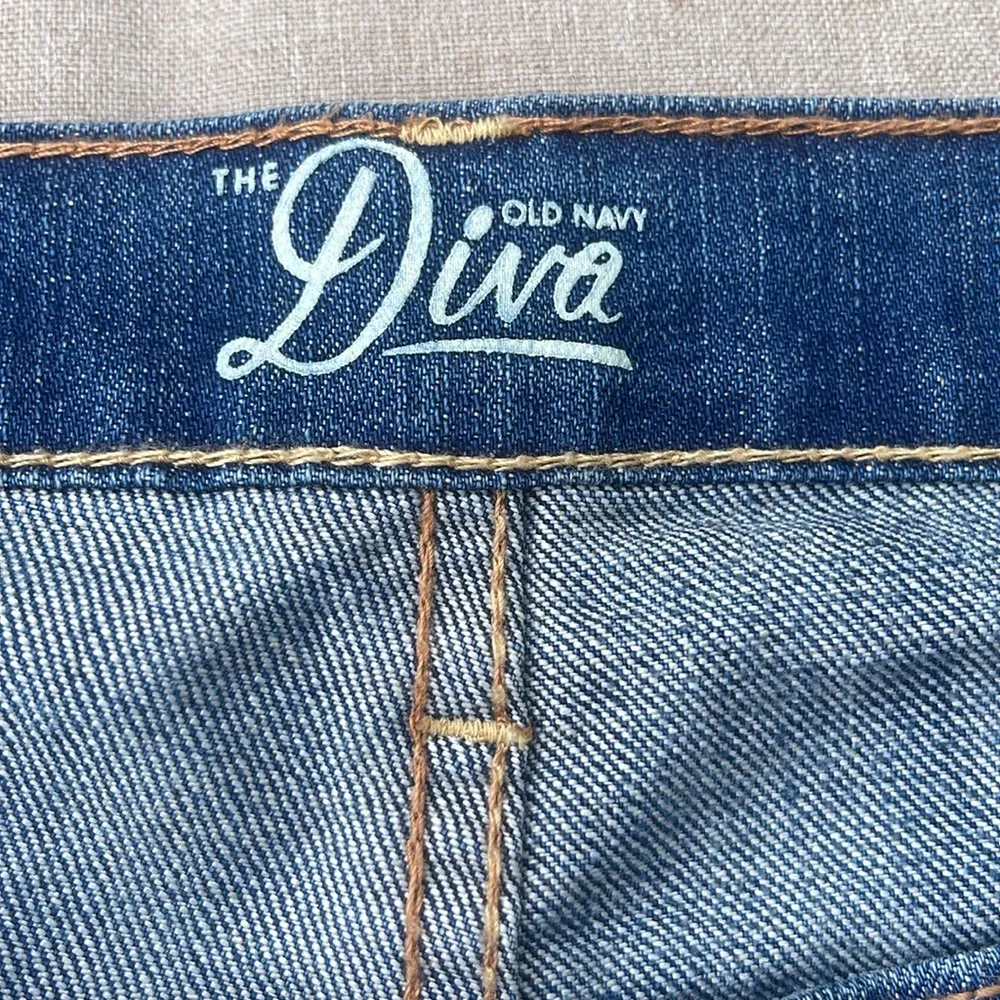 Old Navy DIVA jeans size 18 short - Image 2