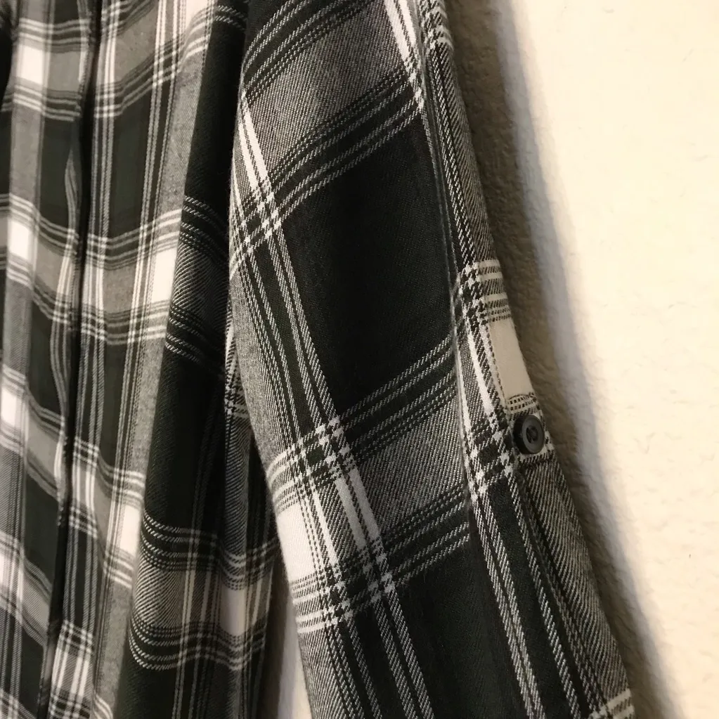 Soft Plaid Long Sleeve‎ Black White Green Shirt Dip Size XS - Image 5