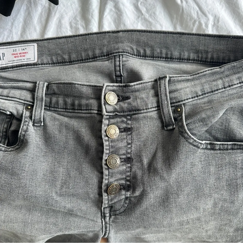 GAP Mid Rise True Skinny Jeans - Image 4