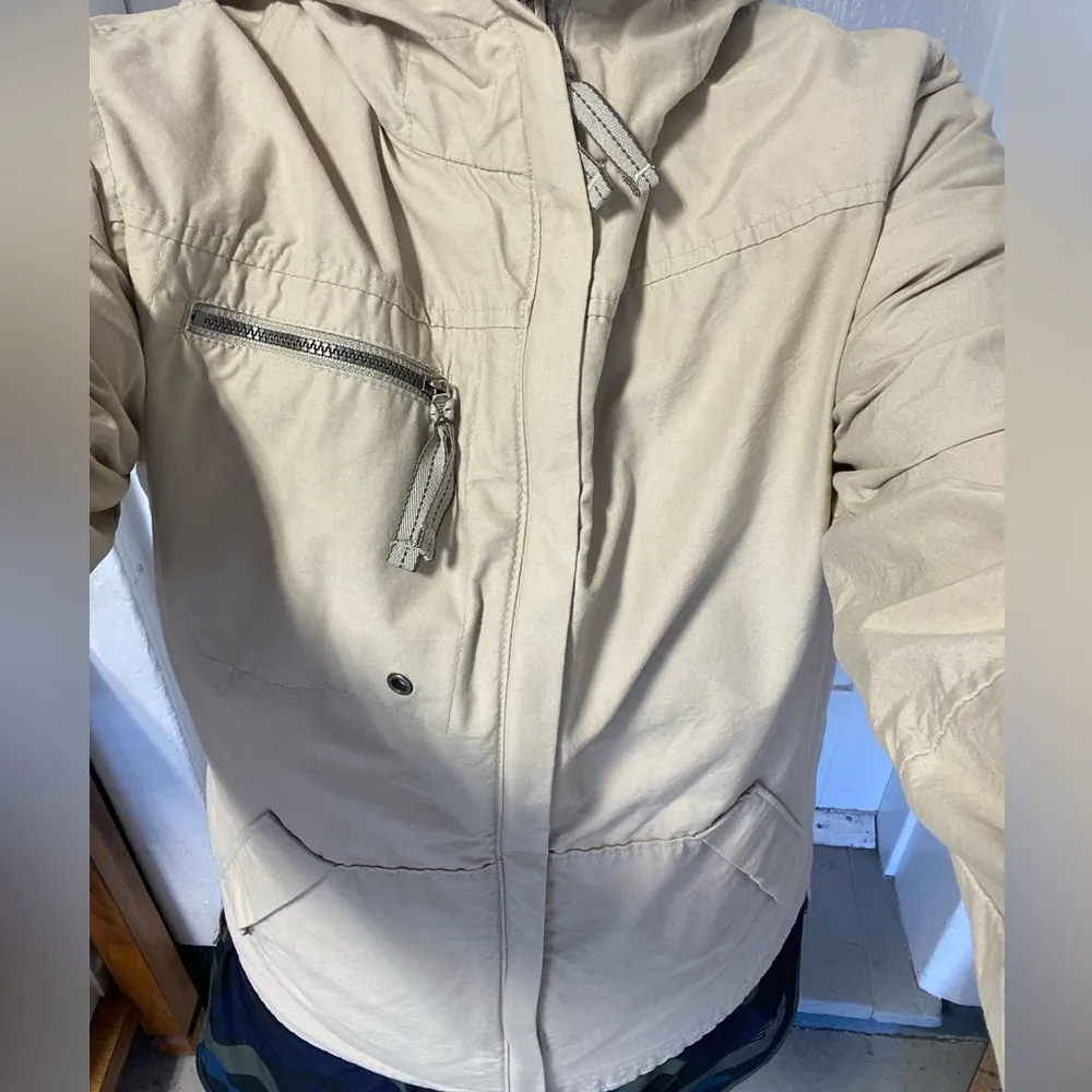 Columbia Women’s Size Small Hooded Zip Up Lightweight Jacket - Image 2