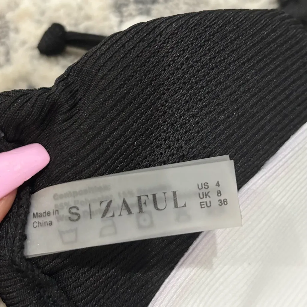 Zaful Monochrome Black & White Halter Bikini - Image 9