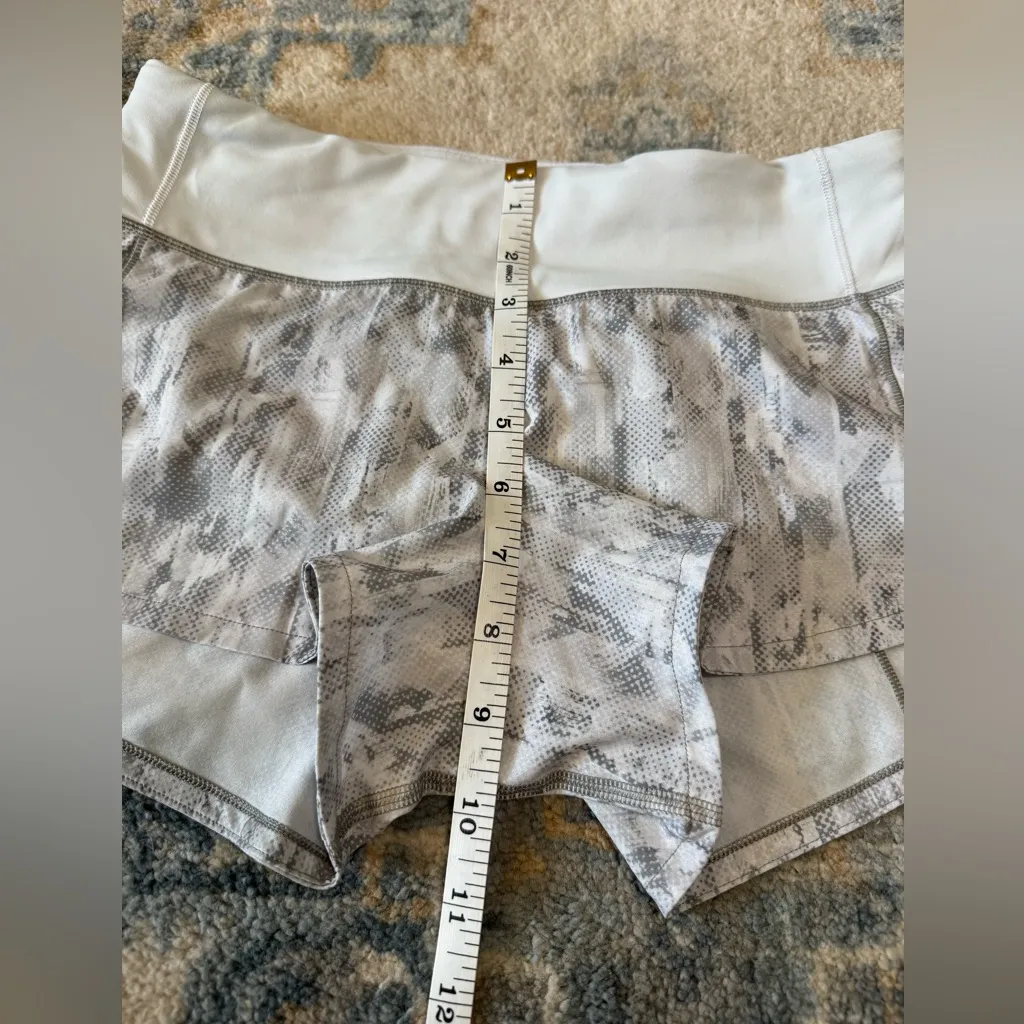 Lululemon Athletica Light Gray Shorts Size 2 - Image 10