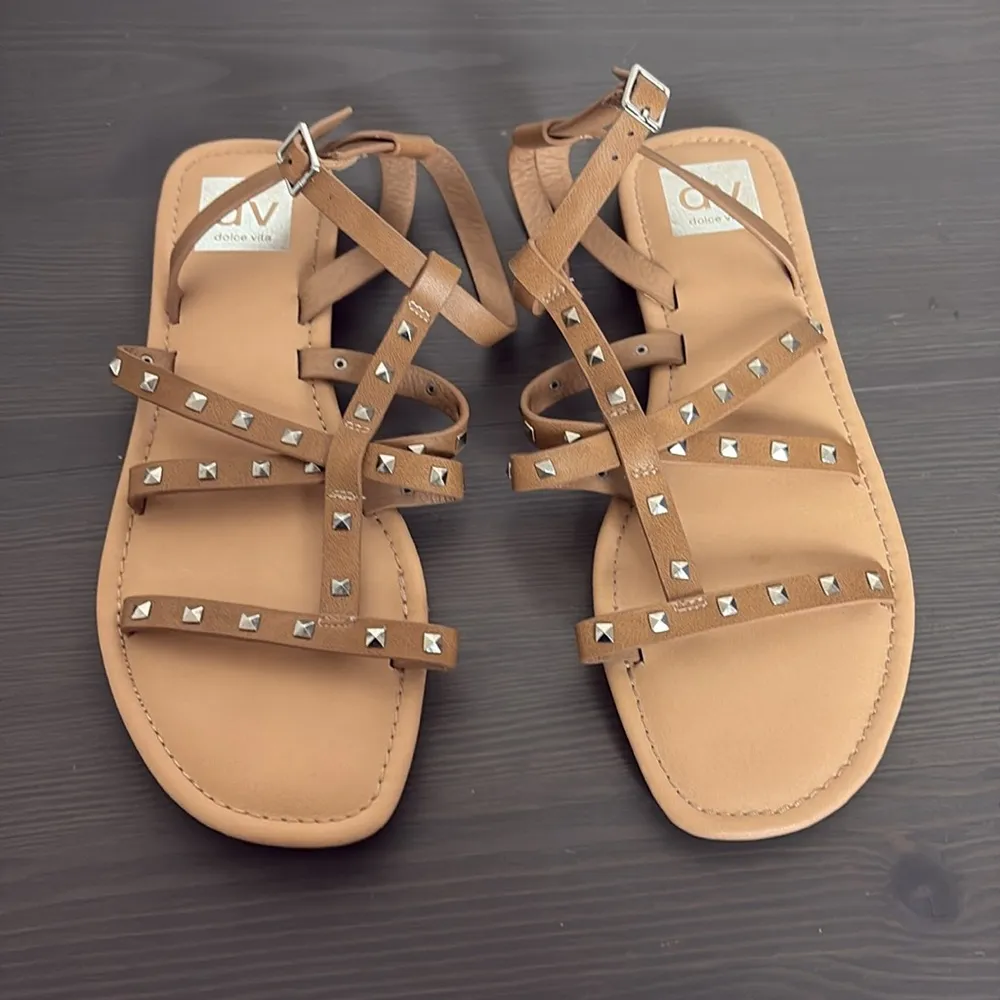 DV by Dolce Vita Jolicka Cognac Sandals Studded Criss Cross Women’s Size 7 Tan - Image 4