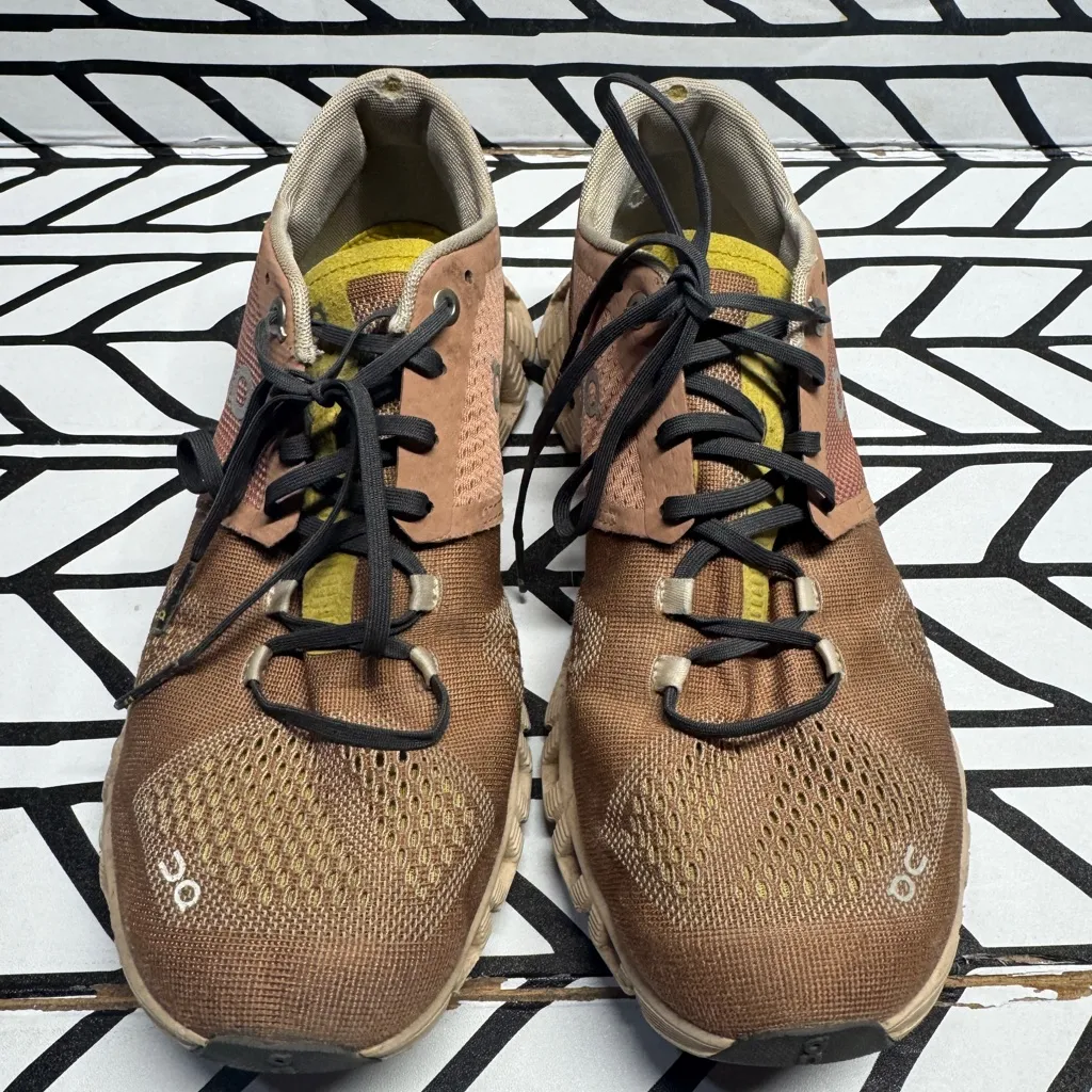 ON Running Cloud X shoes size 8 - Image 3