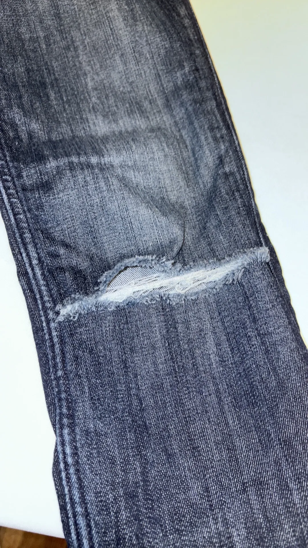 Hudson jeans Collin Flap Skinny distressed knees button/zip pockets Size 26 - Image 6