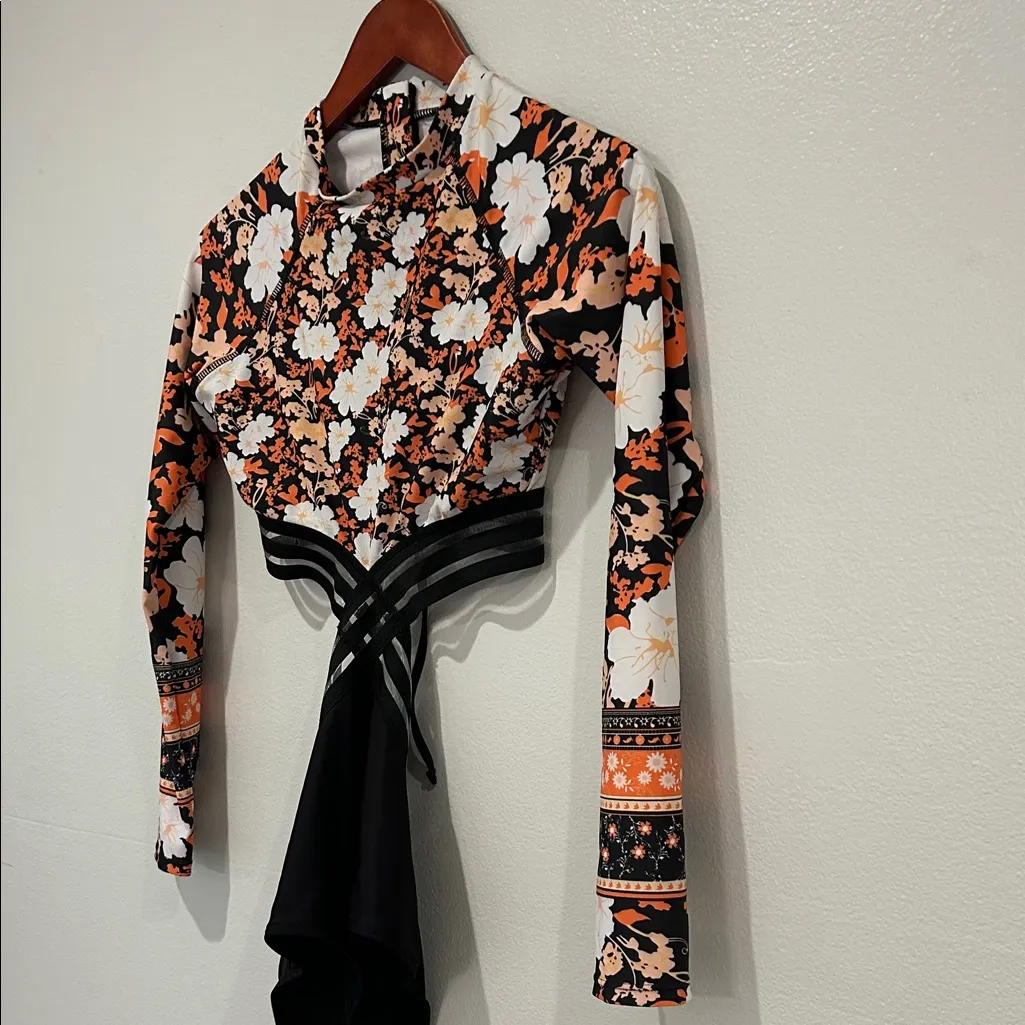 ATTRACO Long Sleeve Cutout Rashguard One - Image 6