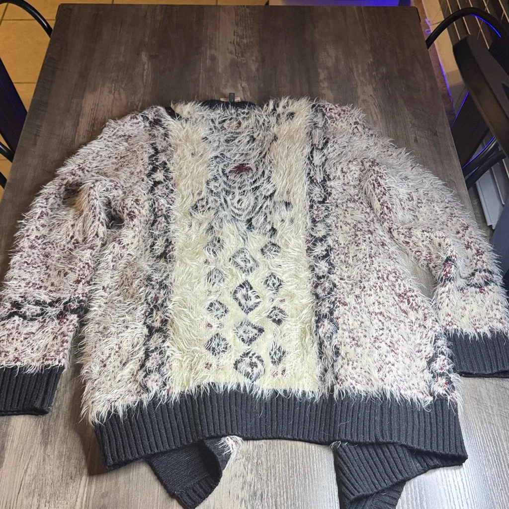 BCBGMaxAzria Black and Cream Fuzzy Aztec Patterned Oversized Cardigan - Image 7