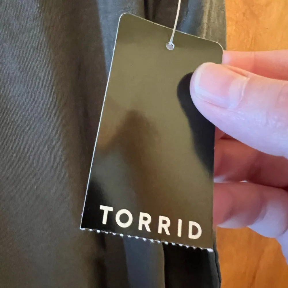 Torrid T-Shirt Everyday Tee Classic Fit Dark Olive Green NWT Size 6 - Image 4