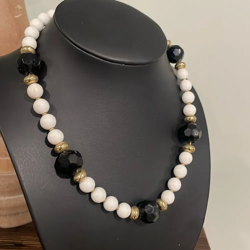 Vintage Alabaster black and white beaded necklace - Image 3