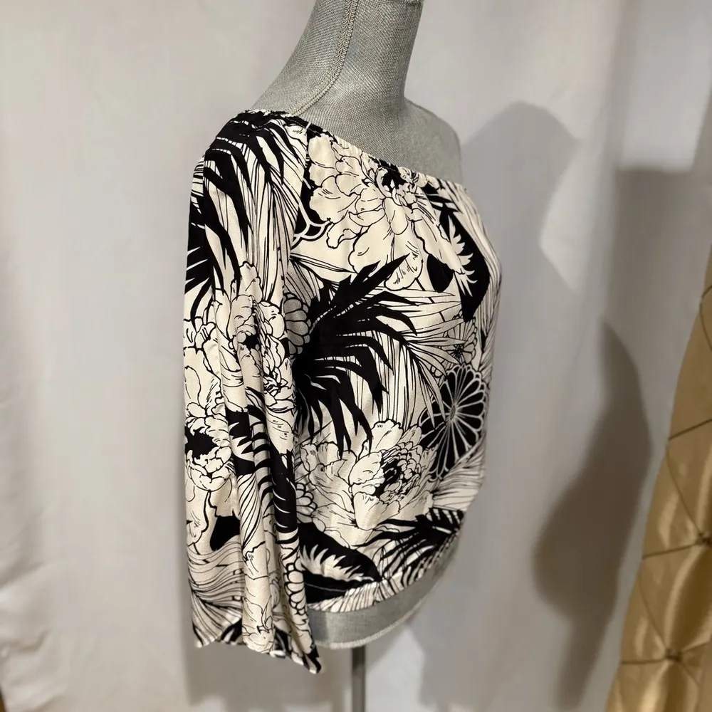 Vintage Kenneth Cole One-Shoulder Silk floral top with Bell Sleeve, Sz 4 - Image 6