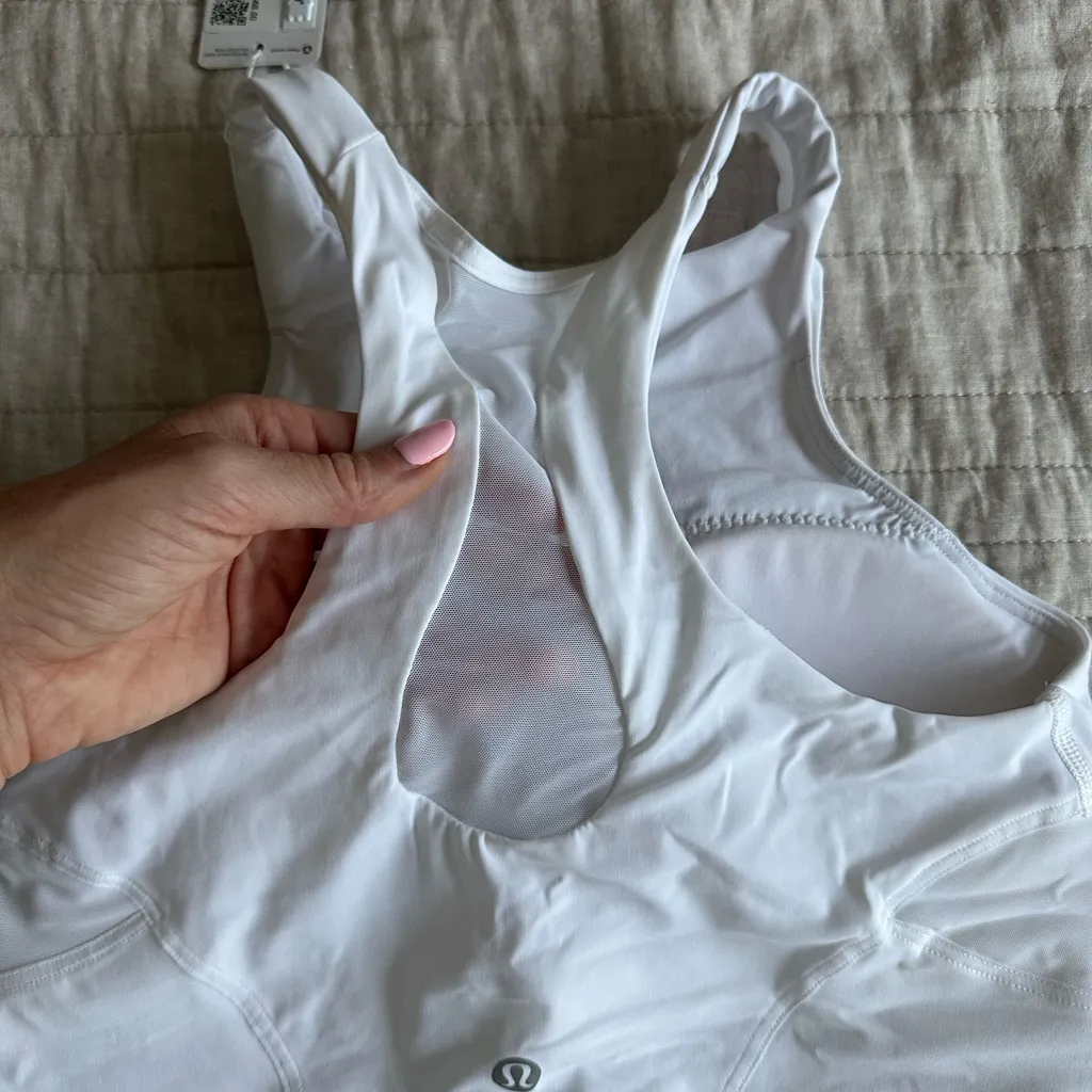 White Lululemon Mesh Back Train Bra in size 6 - Image 4