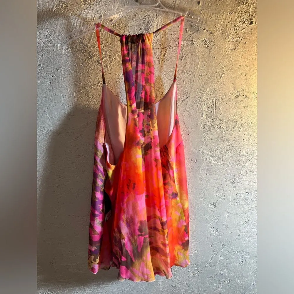 Jennifer Lopez NWT elegant top w beautiful flow back design. Size M - Image 4