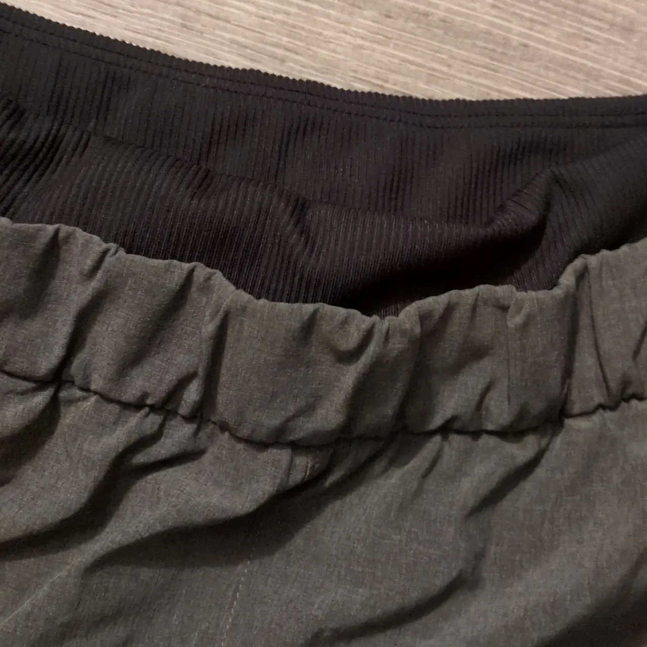 Rei Gray/Black Active Pursuit Shorts Size Small? Black - Image 4
