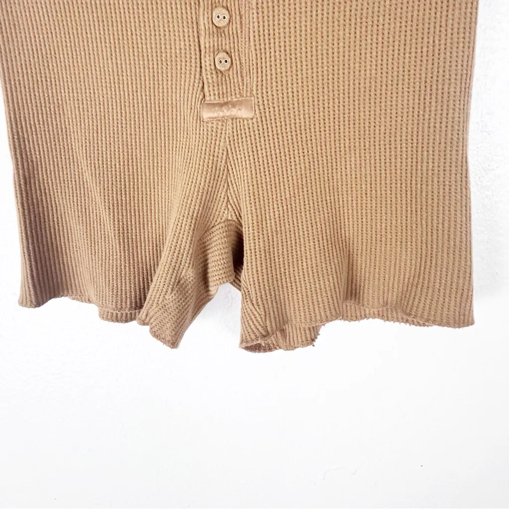 SKIMS Camel Waffle Knit Lightweight Casual Shorts, Size Medium - Image 6