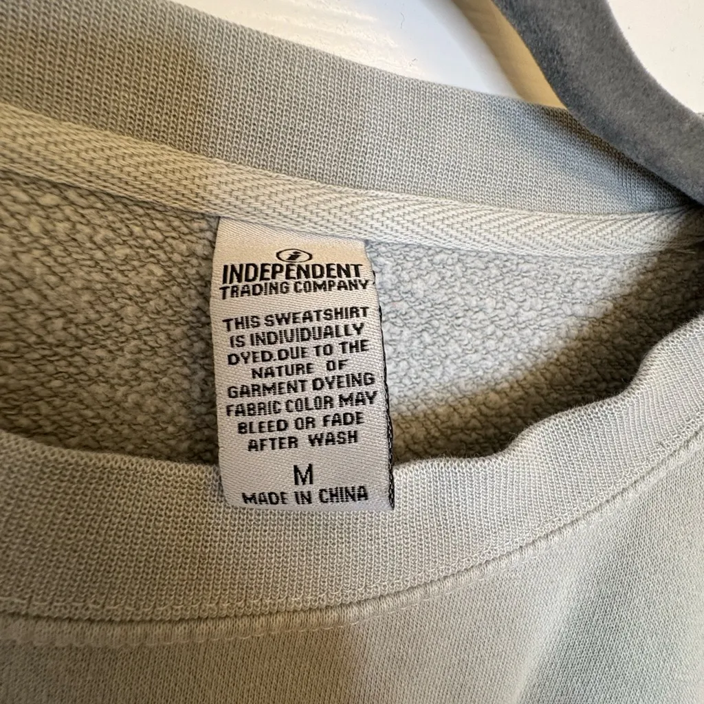 Be Wild Sage Green Leopard Graphic Crewneck Sweatshirt Medium Pink - Image 4