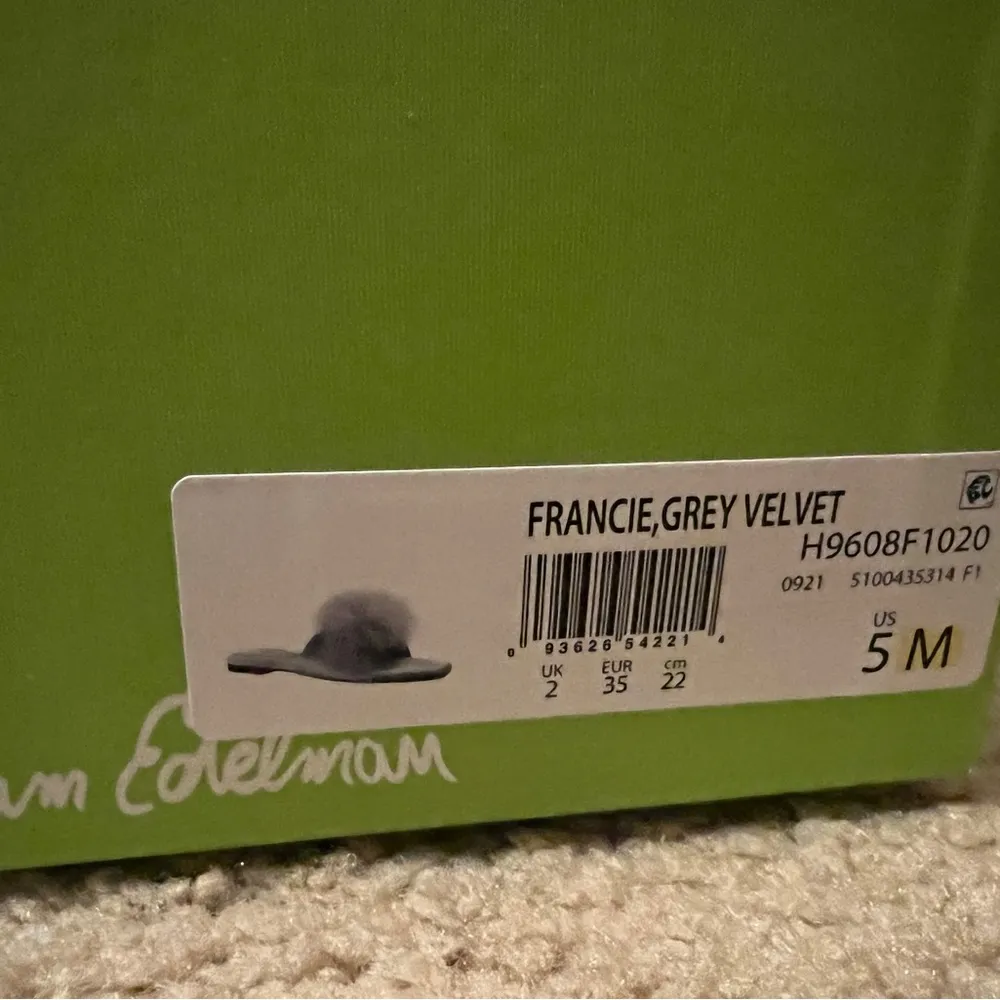 New in Box Sam Edelman Francie Furry Flat grey velvet size 5 - Image 4