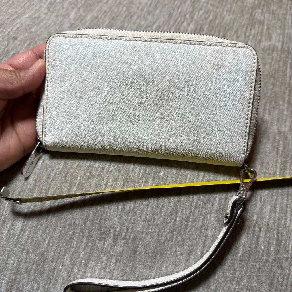 Michael Kors White jet set   Wallet with Silver Accents - Image 2