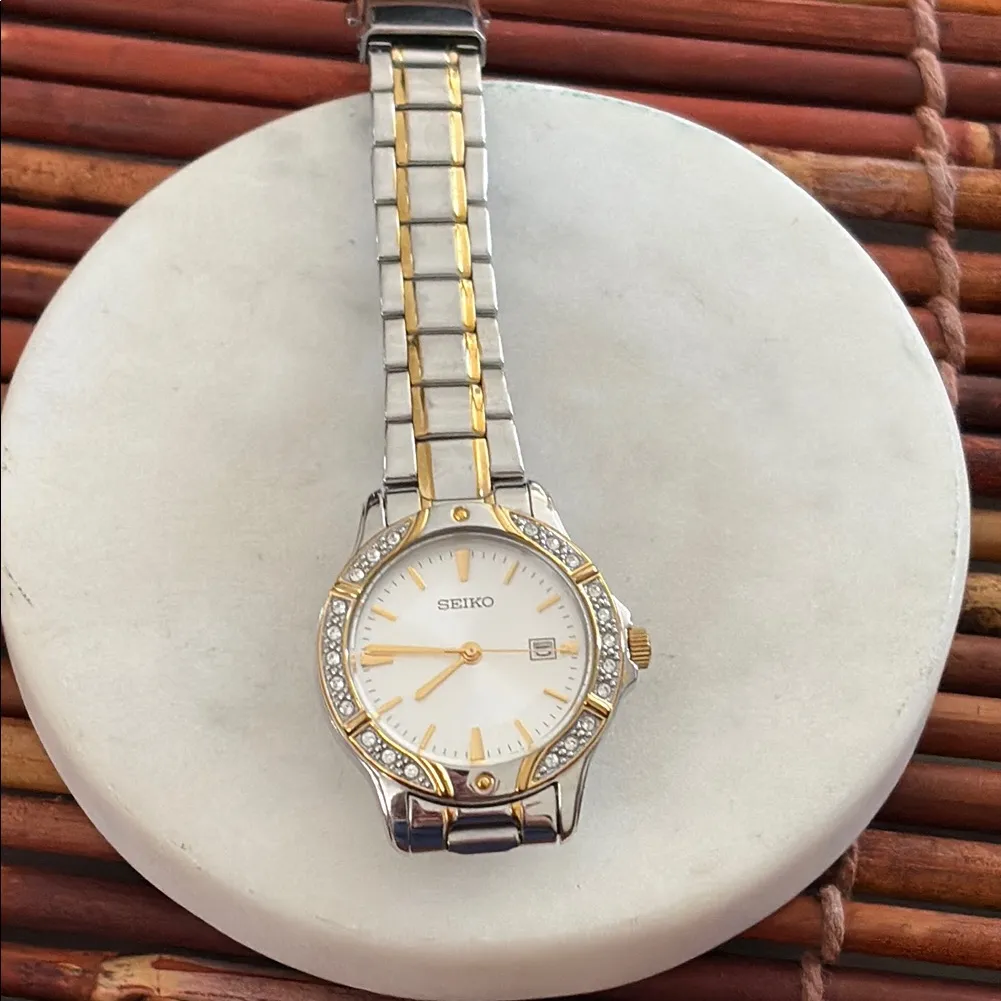 Seiko Gold and Silver Crystal Accent Dress Watch - Image 4