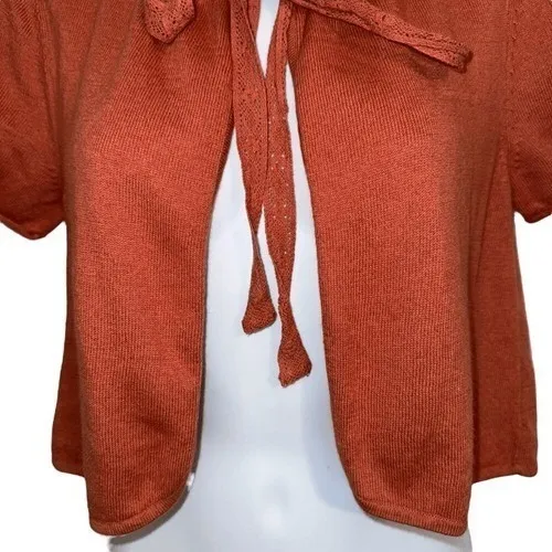ANTHROPOLOGIE‎ GUINEVERE Burnt Orange Eyelet Trim With Tie S/S Shrug EUC Medium - Image 3