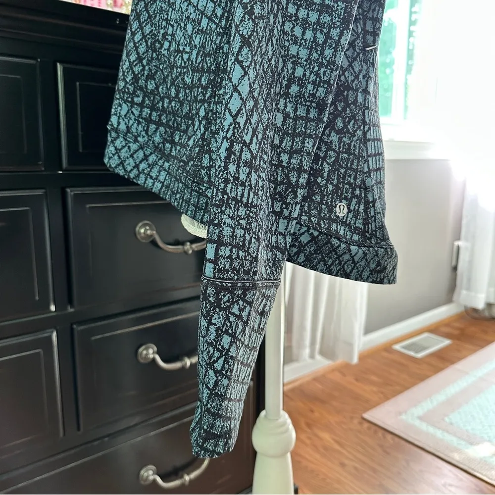 Lululemon Close To Crossing Jacquard Long Sleeve Discontinued Print Size L - Image 13