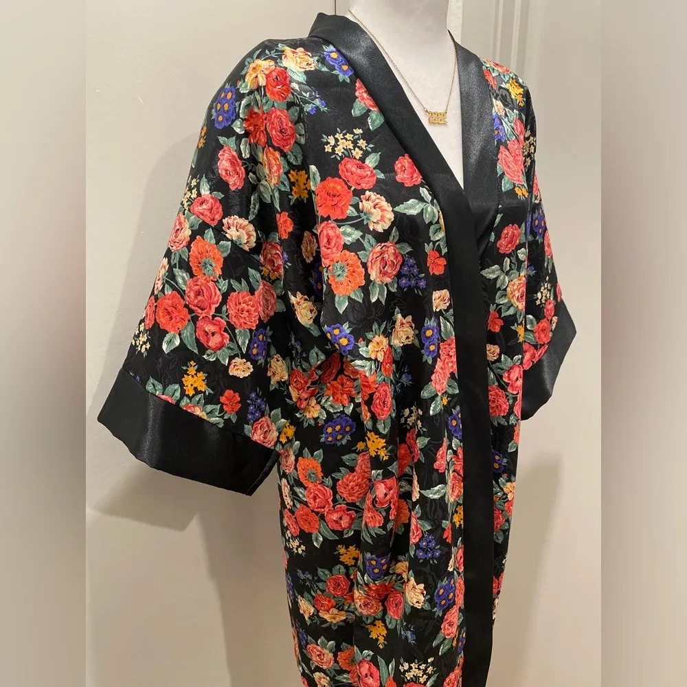 VTG 80s 90s L.A. Intimates Black & Multicolor Satin Floral Kimono Robe - Image 3