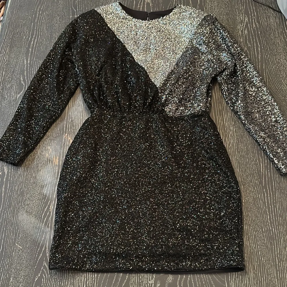 COLOR Block Sequin Strong Shoulder Mini Dress size M NWT - Image 7