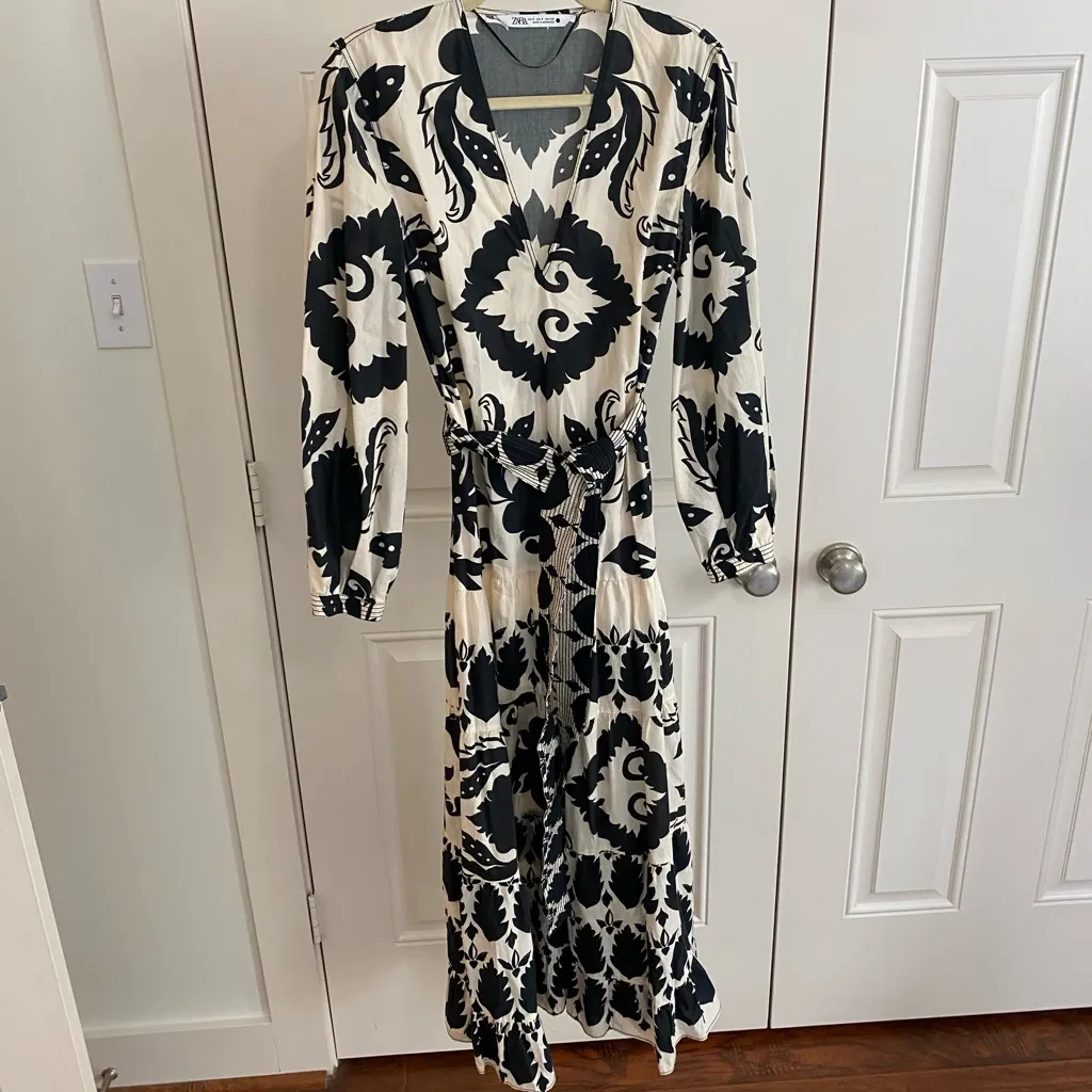 Zara Black & Cream Printed Long Sleeve Midi Dress - Image 4