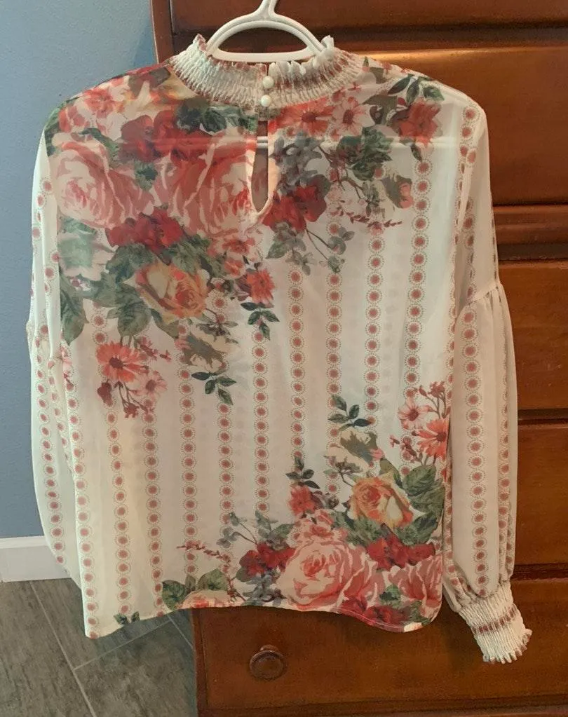 Gorgeous sheer flower patterned top - Image 4