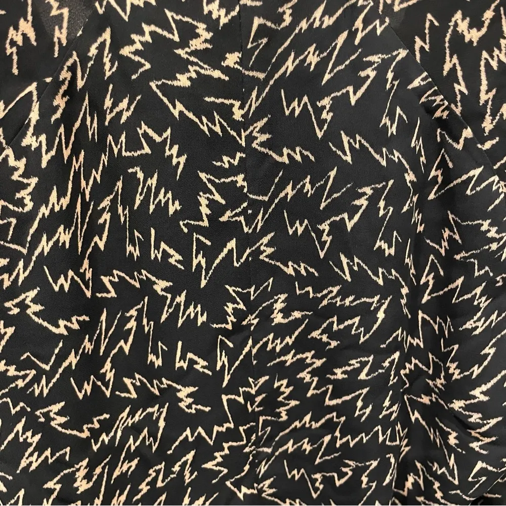 NWT black Reiss deep v electric lady dress ziggy zaggy pattern midi flowy shazam - Image 5