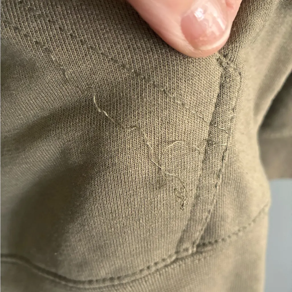 NWOT INDEPENDENT TRADING CO Tan “Life is Better in the Barn” Lightweight Hoodie Green Size M - Image 10