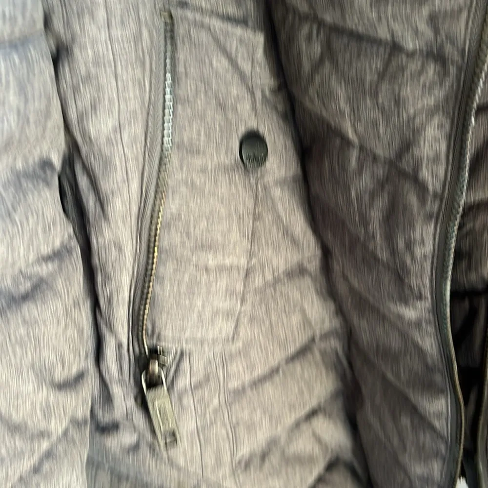 Khoujo ladies jacket with die trimmed hood. Very nice condition. Size XL. - Image 3