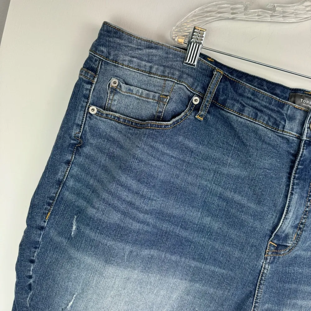 Torrid High Rise Jean Shorts Sz 28 Vintage Stretch Medium Wash Distressed - Image 7
