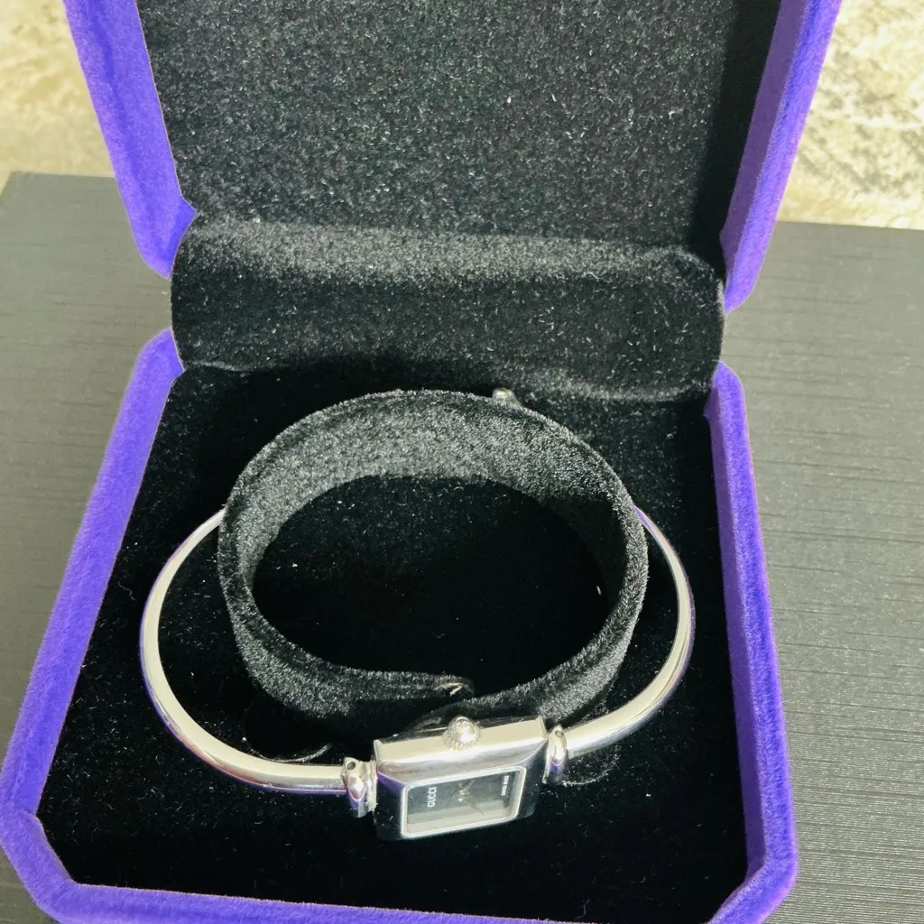 Authentic GUCCI bangle watch ❤️❤️❤️ - Image 11
