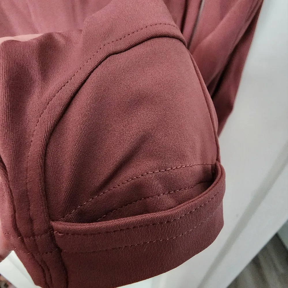 NWOT Gymshark Running 1/4 Zip - Magenta Brown Size Small - Image 9