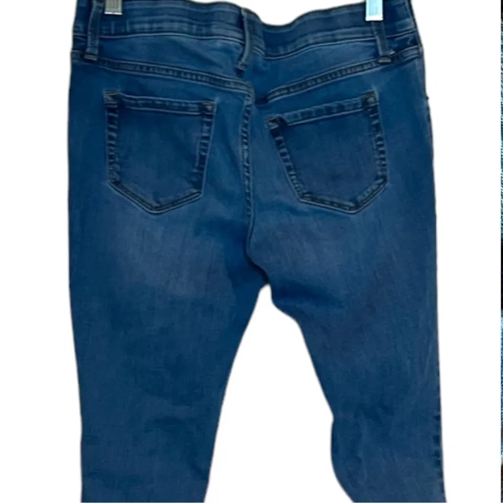 Stylish and comfortable Women's Blue Jeans Size 2 - Image 3