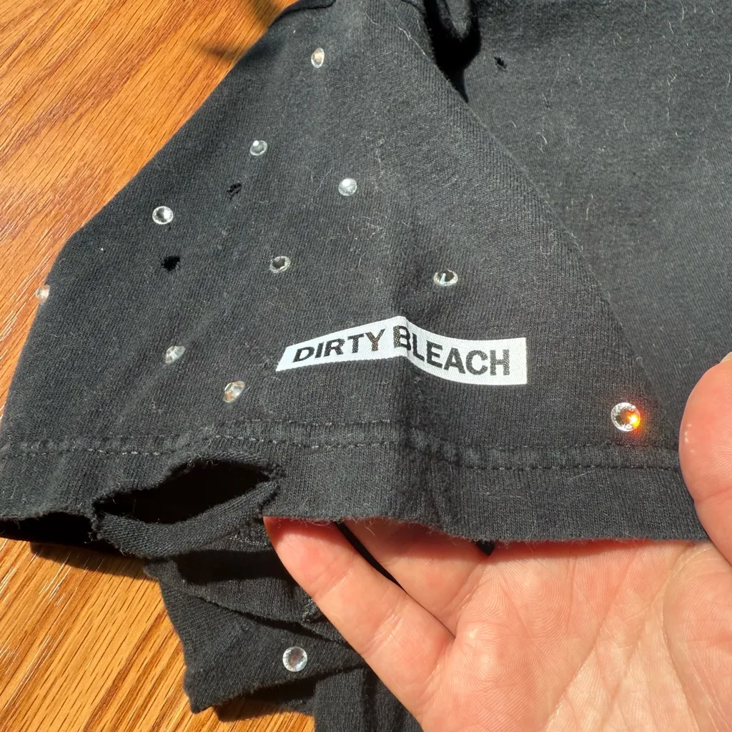 Fruit of the Loom Cropped Black Graphic T-Shirt - Image 7