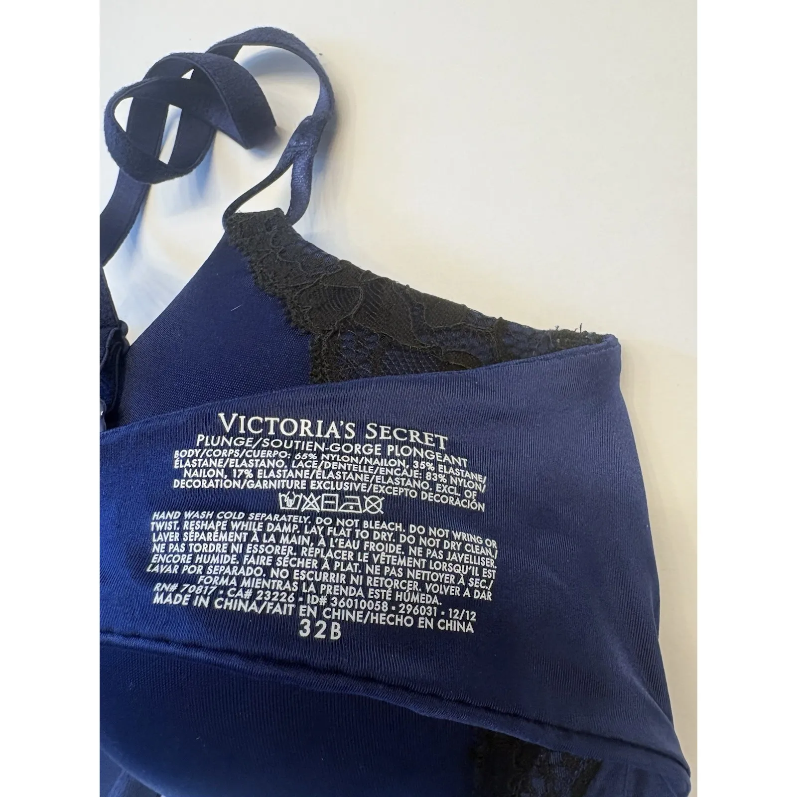 Victoria's Secret Bombshell Plunge Super Push-up Bra Sz 32B Satin Lace Navy NEW - Image 9