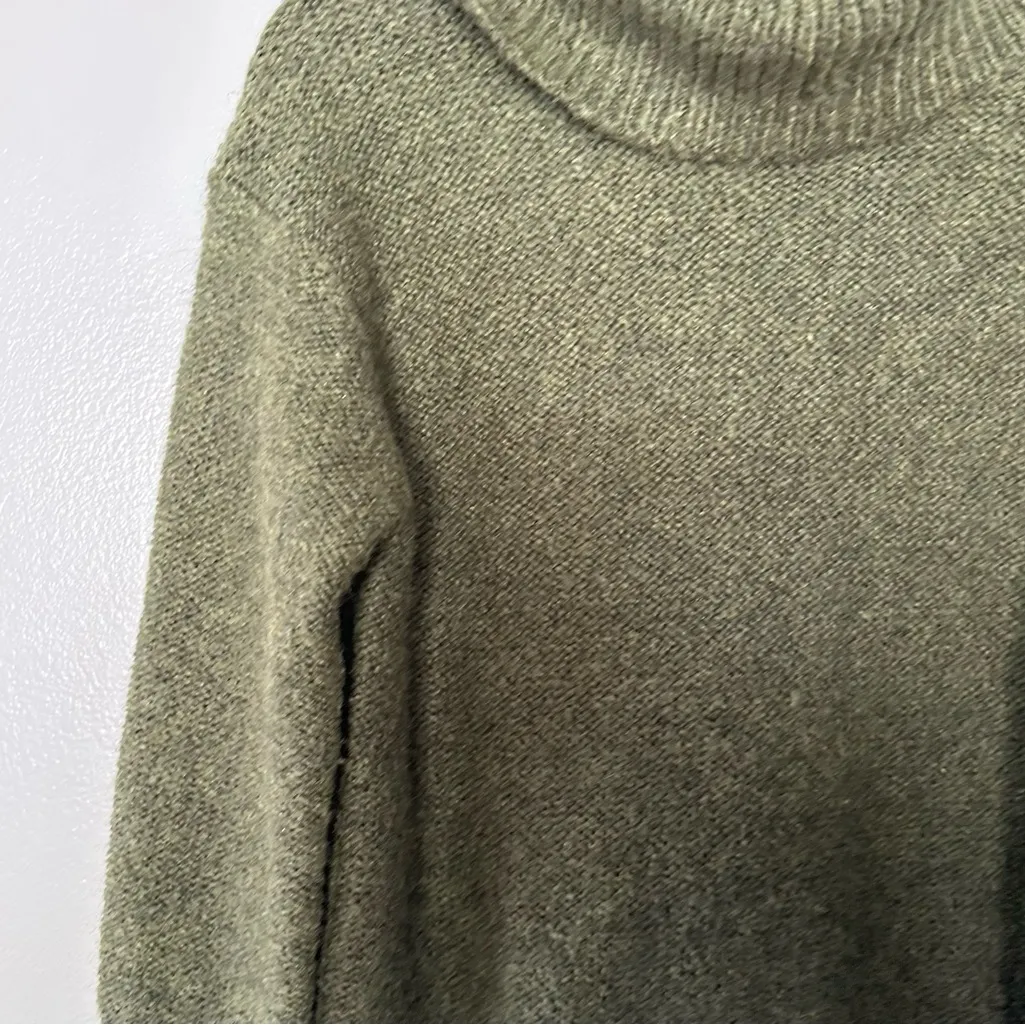 Banana Republic Forest Green Turtle Neck Sweater size XS - Image 8