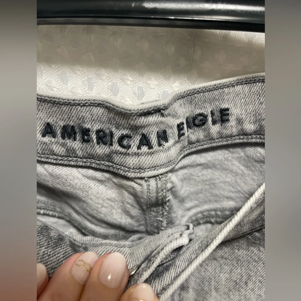 American Eagle Outfitters Women's Light Gray Distressed Boyfriend Jeans - Image 3