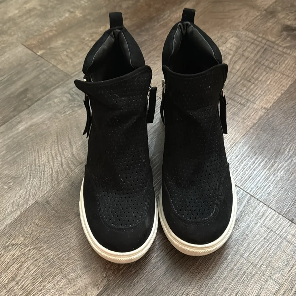 Black High-Top Sneakers‎ with Zipper Detail - Image 2