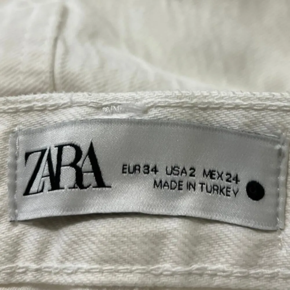 Zara The Pepper Mom Women's White High Waisted Distressed Denim Jeans Size 2 - Image 4
