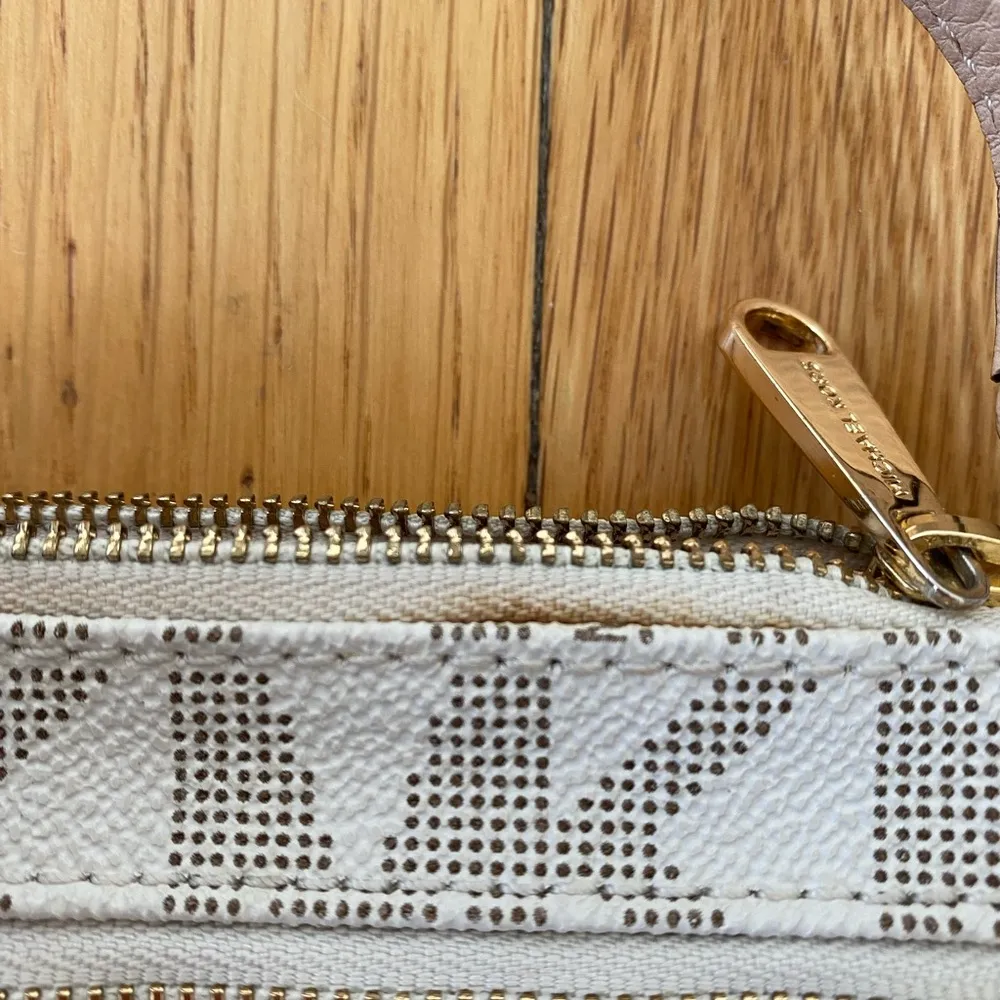 🛑SOLD🛑 Michael Kors Double Zip Phone Wallet Wristlet Vanilla Signature MK - Image 7