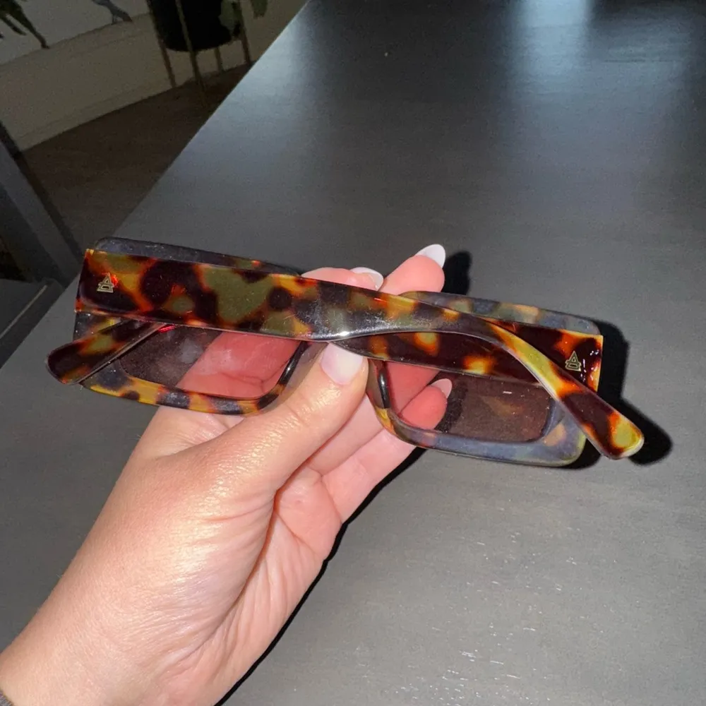 AIRE Parallax Square Sunglasses Brown - Image 2