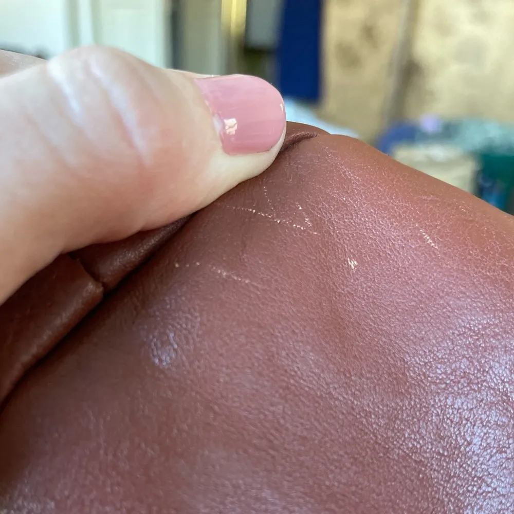 Frye Olivia Bucket Bag Drawstring Shoulder or Crossbody in Cognac leather - Image 10