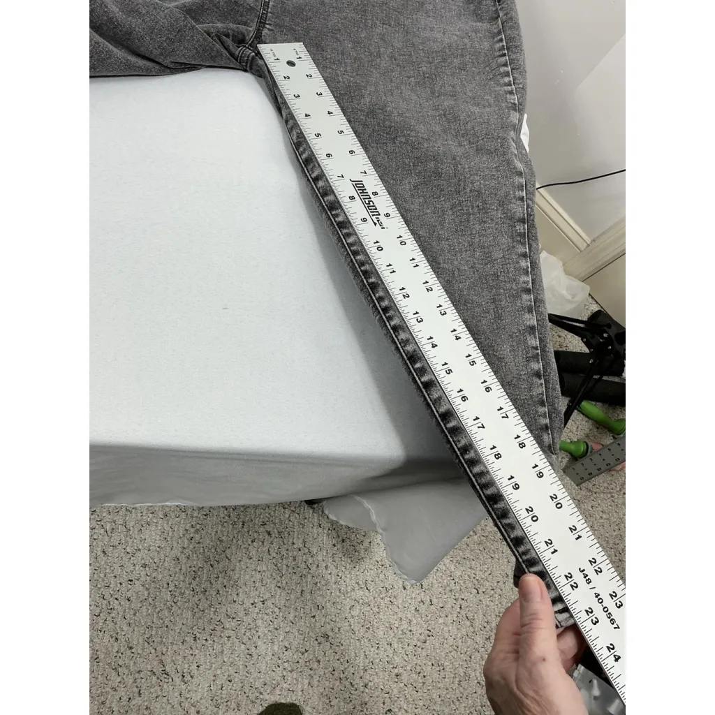 Womans NWT Terra & Sky Pull On Capri Jeans 1 X Gray Distressed - Image 8