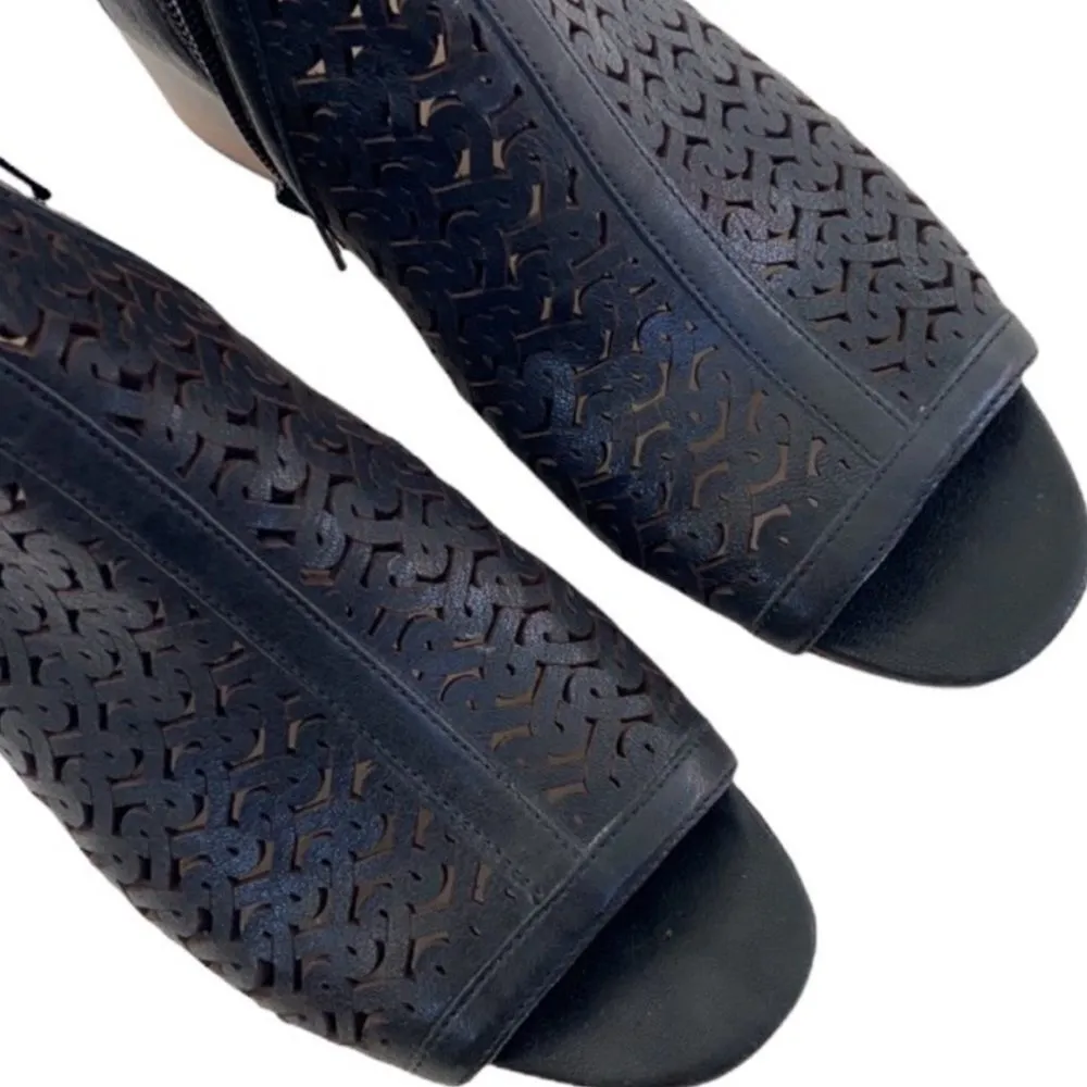 EUC Vince Camuto leather heeled sandals - Image 4