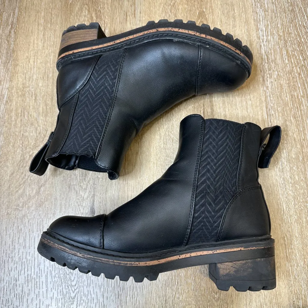 Journee Collection Mirette Chelsea Boot 7 - Image 6