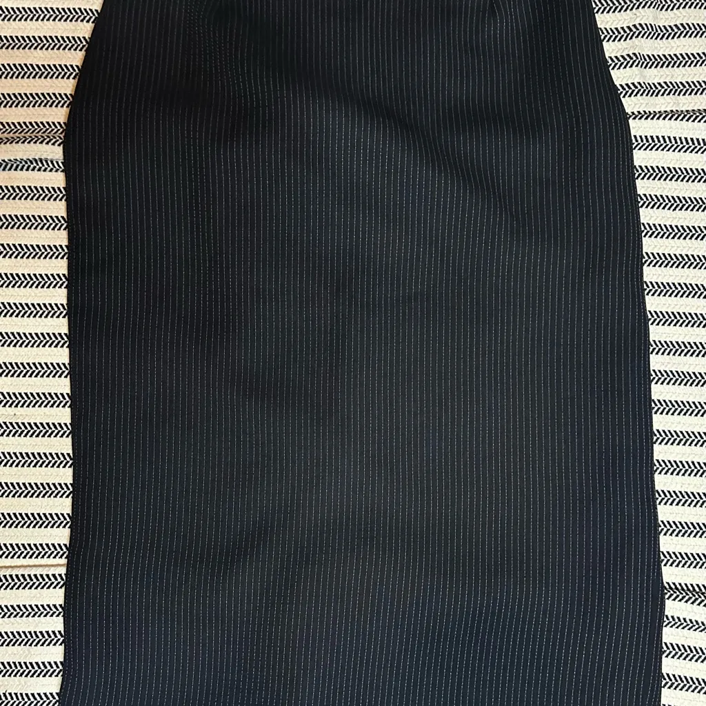 Stresa ASL‎ Black Pinstripe Women's Blazer and Skirt Set size 4 - Image 6