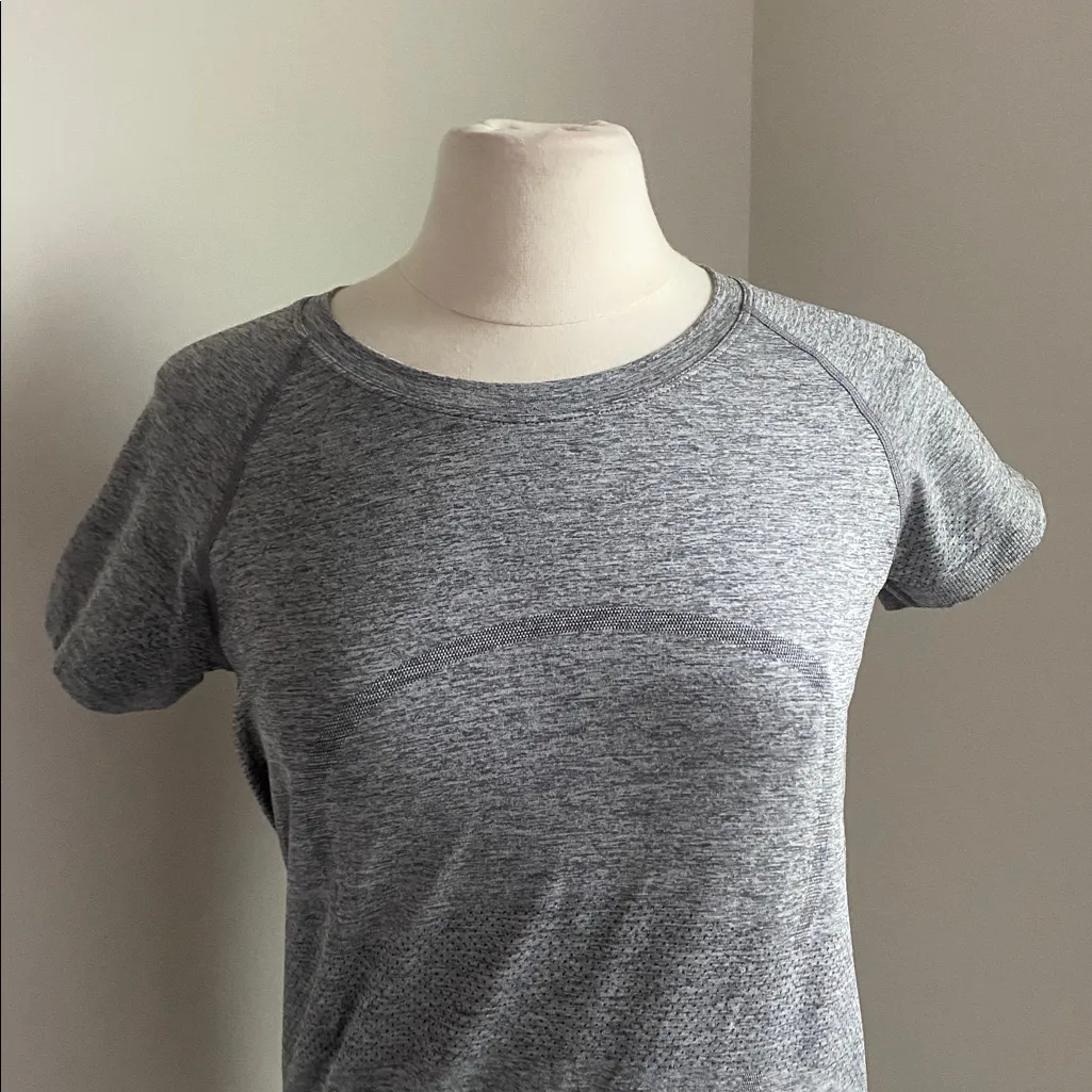 LULULEMON Swiftly Tech Short Sleeve Womens Sz 10 Grey Athleisure Essential - Image 3