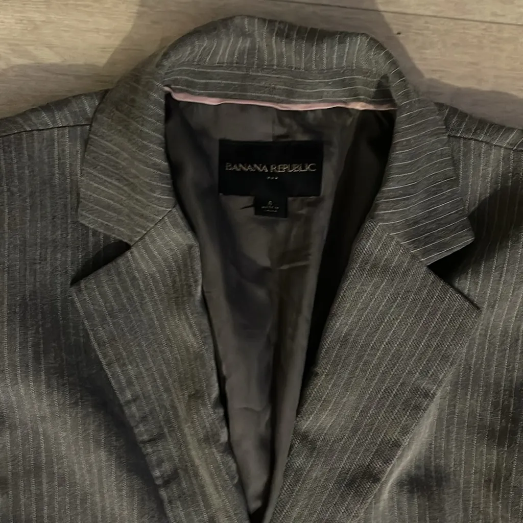 Banana Republic 6 Charcoal gray Pinstripe Blazer women’s professional suit top - Image 4